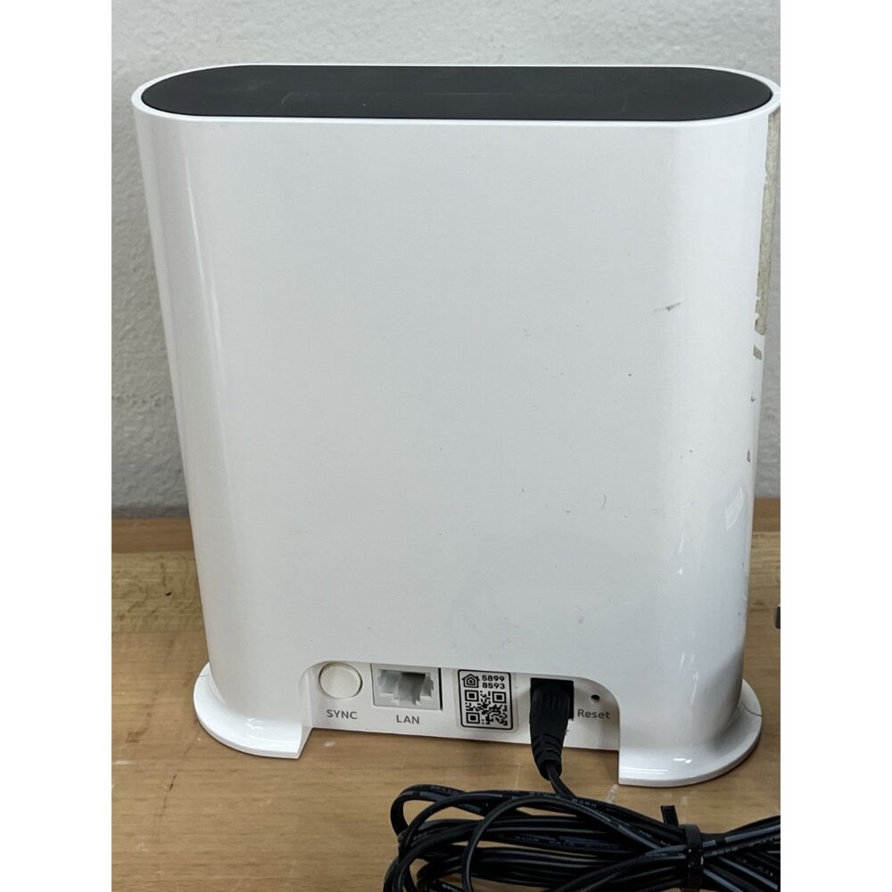 Arlo Ultra Smart Hub Base Station White Model VMB5000 #U0987 (AR) - Picture 5 of 7
